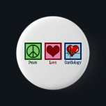 Liebe Kardiologie Herzchirurg Herzschlag Button<br><div class="desc">Niedliche Kardiologie-Bürogeschenk für einen Kardiologen-Arzt mit einem Friedenszeichen,  Herz und rotem Herzschlag. Ein cooles kardiothorakales Gerät für einen kardiovaskulären Chirurgen oder kardialen ICU in einem Krankenhaus. Bestellen Sie Ihren Lieblingsarzt oder Ihre Krankenschwester.</div>