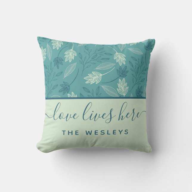 Liebe lebt hier Familienname Throw Kissen (Vorderseite)