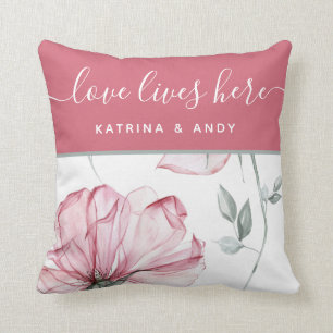Liebe lebt hier und nennt Throw Pillow Kissen