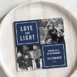 Liebe & Licht Modernes Hanukkah-Foto Feiertagskarte<br><div class="desc">Zeige deine quadratischen Fotos in dieser einfachen,  modernen Hanukkah-Fotokarte ab. Das Design ist viereckig mit marineblarem Hintergrund und "Liebe und Licht" in modernen Weißblockbuchstaben. Verwenden Sie die zwei anpassbaren Textfelder,  um einen benutzerdefinierten Gruß und Ihren Familiennamen hinzuzufügen. Fotografie © Storytree Studios,  Stanford,  CA</div>