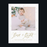 Liebe & Light Brush Lettering Gold Happy Hanukkah Feiertagspostkarte<br><div class="desc">Happy Hanukka! Senden Sie mit dieser Foto-Urlaubskarte Urlaubswünsche und Grüße an Familie und Freunde. Es enthält ein Pinselkalligrafie-Zitat "Liebe & Licht" mit Sternenakzenten. Personalisieren Sie diese durch Hinzufügen von Namen,  Nachrichten und Fotos. Dieses Design ist als flache Karte,  gefaltete Karte und Postkarte erhältlich.</div>