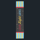 Liebe Light Latkes Black Hanukkah Funny Quote Tabl Kurzer Tischläufer<br><div class="desc">Liebe Light Latkes Black Hanukkah Funny Quote Papier Servietten wird Ihre Familie Hanukkah Party aufhellen! Dieses farbenfrohe, humorvolle Sprichwort zeichnet sich wirklich durch den schwarzen Sternennachts-Hintergrund aus. Sicher, Freunde und Familie lächeln zu machen. Enthält Platz für Ihren Namen oder Ihre Nachricht. Wenn Sie eine Variante dieses Designs sehen möchten, senden...</div>