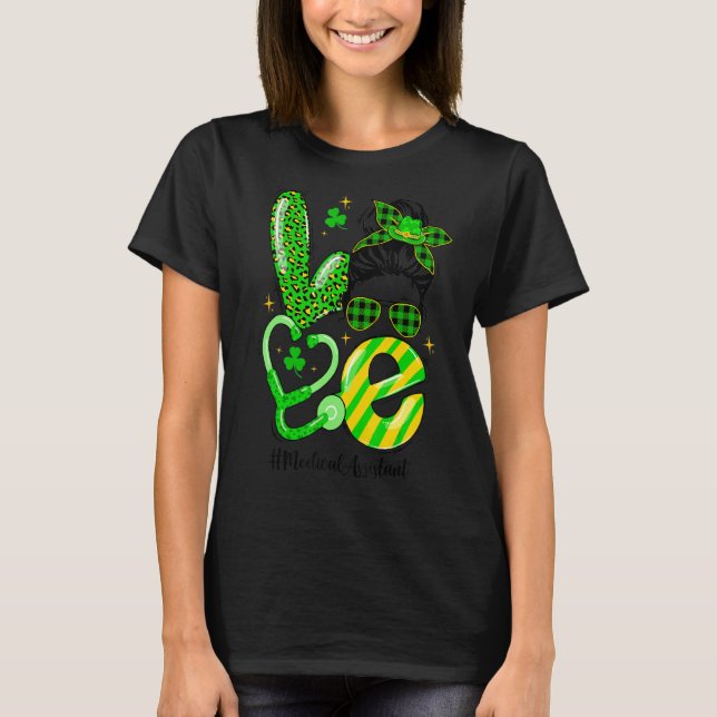 Liebe Medical Assistant Messy Bun Kleeblatt St Pat T-Shirt (Vorderseite)