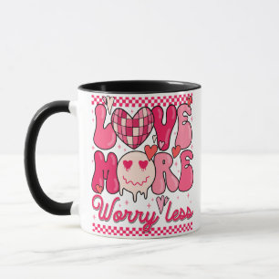 Liebe mehr, sorge dich weniger Valentins-Design •  Tasse