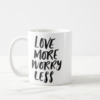 Liebe mehr, weniger Sorgen, inspirierende Tasse