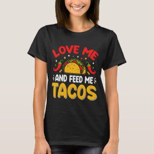Liebe mich und füttere mich mit Tacos Cinco de May T-Shirt