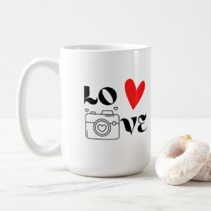 Liebe mit einer Kamera auf einem Kaffeetasse