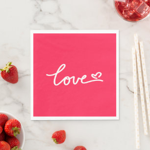 Liebe mit weißem Text auf rosa Serviette