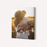 Liebe Moderne Kalligraphie Overlay Hochzeitsszenar Leinwanddruck<br><div class="desc">Zeigen Sie Ihre Lieblingsfotos mit diesem modernen Druck,  mit dem Wort Liebe in einem schönen Textüberlagerungsformat. Sie können die Farbe und Größe des Textes ganz einfach ändern,  um es Ihrem Bild anzupassen.</div>
