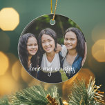 Liebe My Cousins Custom Family Foto Weihnachten Keramik Ornament<br><div class="desc">Liebe Meine Cousins in kursiv weißem Skript-Overlay auf einem schönen Foto Weihnachtsschmuck der Familie geschrieben. Fügen Sie ein Foto von Ihnen und Ihren Cousins aus Ihrer Kindheit für ein tolles,  sentimentales Urlaubsgeschenk hinzu.</div>