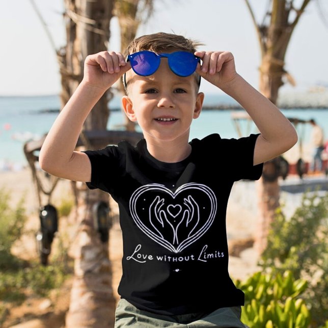 Liebe ohne Grenzen Moderne Kinder T-Shirt (Von Creator hochgeladen)