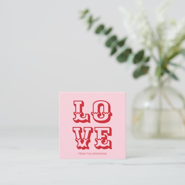 Liebe rosa moderne lustige Typografie Begleitkarte (Stehend Vorderseite)
