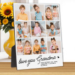 Liebe Sie Oma Custom Modern Simple 9 Foto Fotoplatte<br><div class="desc">Mit unserer individuell gestaltbaren Collage-Plakette aus Foto, einem herzlichen und einzigartigen Geschenk, das perfekt für die besondere Oma in Ihrem Leben ist. Diese wunderschön gestaltete Plaque ermöglicht es Ihnen, 9 Ihrer Lieblingsstifte zu präsentieren und eine moderne, elegante und schlichte Collage zu schaffen, die Wärme und Liebe ausstrahlt. Personalisiert mit der...</div>