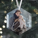 Liebe Skriptüberlagerung Foto & Initialen Ornament Aus Glas<br><div class="desc">Erschaffen Sie einen süßen Saft Ihrer Hochzeit,  Flitterwochen oder besonderen Augenblick mit diesem schönen,  maßgeschneiderten Ornament. Fügen Sie ein beliebtes Foto mit "Liebe" überlagert in modernen weißen Schriftzeichen,  und Ihre Initialen darunter.</div>