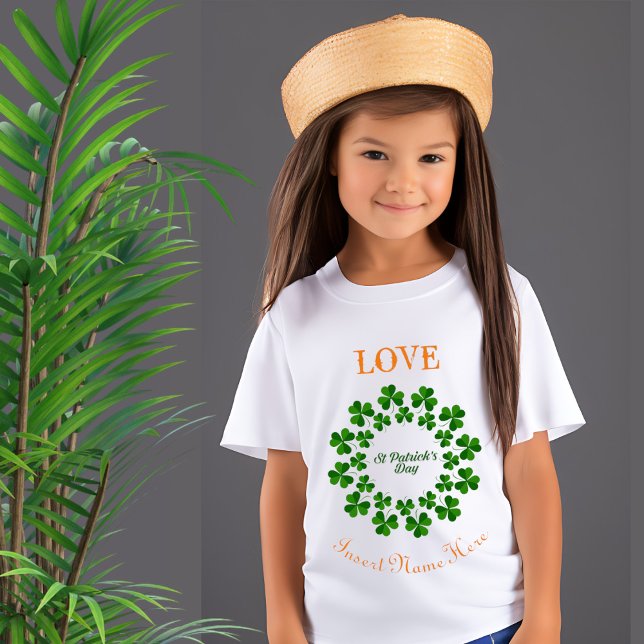 Liebe St Patrick's Day Kleeblatt Circle Personalis T-Shirt (Von Creator hochgeladen)