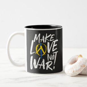 Liebe statt Kriegsunterstützung für die Ukraine Zweifarbige Tasse