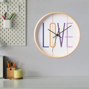 Liebe Typografie modern gestreifte mehrfarbige Runde Wanduhr