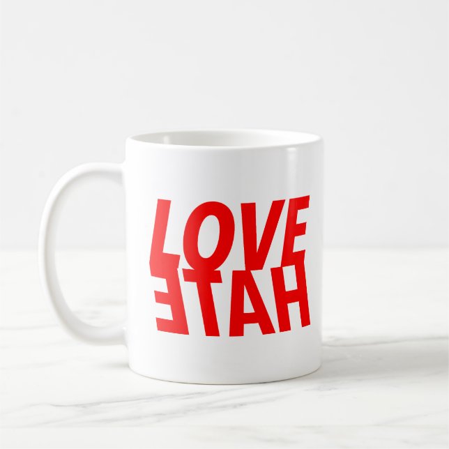 LIEBE über HATE Red Hot Graphic Oberster Königin Kaffeetasse (Links)