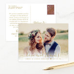 Liebe und Dank an Gold Wedding Foto Vielen Dank Postkarte<br><div class="desc">Dieses stilvolle "Liebe und Dank" Foto Dankeschön Postcard verfügt über ein Hochzeitsportrait auf der Vorderseite mit goldfarbenem Text Overlay und danke Ihnen,  dass die Nachricht auf der Rückseite personalisiert werden kann. Foto-Filter sind über eine individuelle Anpassung verfügbar.</div>