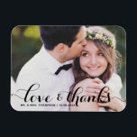 Liebe und Dank | Black Calligraphy Foto Wedding Magnet<br><div class="desc">Feiern Sie Ihre Liebe und zeigen Sie Dankbarkeit mit unserem personalisierbaren Foto Hochzeit danke Ihnen Magnet! Dieser einzigartige Sake ist perfekt, um Ihre Lieben an Ihren besonderen Tag zu erinnern und gleichzeitig Ihren herzlichen Dank in einer denkwürdigen Weise auszudrücken. Es verfügt über ein modernes typografisches Foto-Overlay. Personalisieren Sie Ihre Fotos...</div>