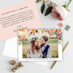 Liebe und Dank Blush Fall Bloral Wedding Foto Dankeskarte<br><div class="desc">Dieses stilvolle "Liebe und Dank" Foto mit Dankeschön-Karte zeigt ein Hochzeitsportrait auf der Vorderseite mit weißem Texteüberlagerungen und rustikalem Blumenrand mit Blume in den Farben rot,  pink,  pfirsichfarben,  gelb,  orange,  bordeauxrot und grün. Personalisieren Sie mit einer ganz persönlichen Danksagung auf der Rückseite der Karte.</div>