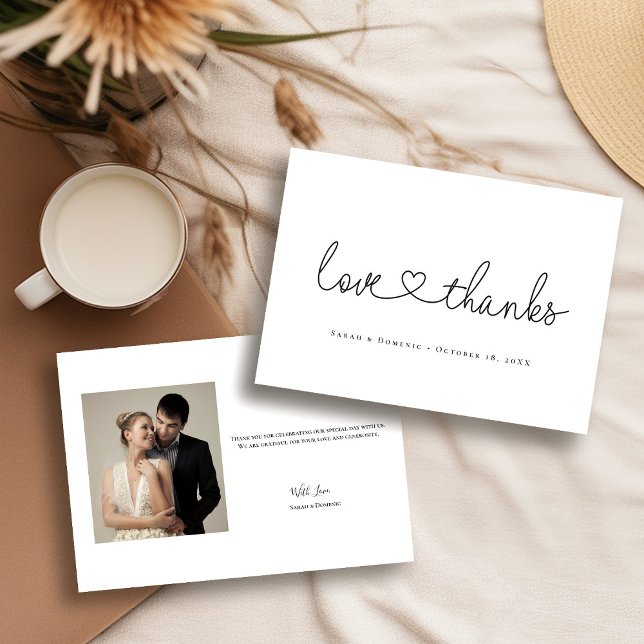 Liebe und Dank Minimalistischer Skripte mit Herz-F Dankeskarte (Modern love heart thanks wedding thank you photo cards.)