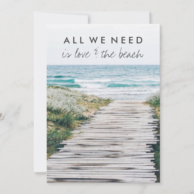 Liebe und die Hochzeitsempfehlung am Strand Einladung (Vorderseite)