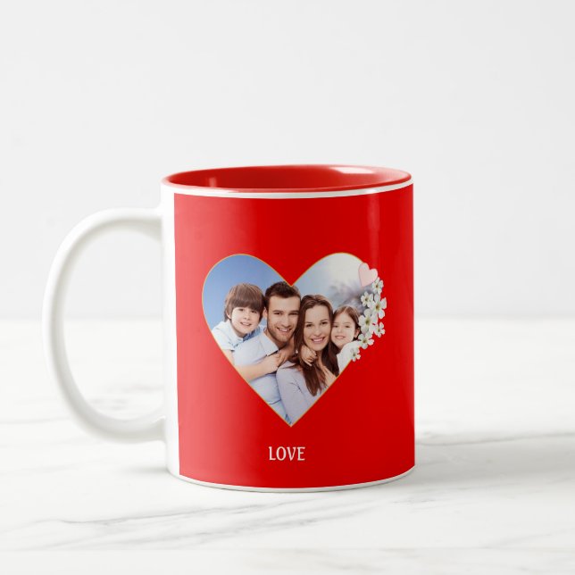 Liebe und Herz der Familie mit Blume auf Rot Zweifarbige Tasse (Links)