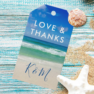 Liebe und Hochzeit am Strand des tropischen Ozeans Geschenkanhänger