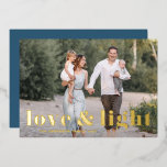Liebe und leichte, mutige Typografie Foto von Hanu Folien Feiertagskarte<br><div class="desc">Liebe und Licht! Senden Sie Hanukkah Wünsche an Familie und Freunde mit dieser anpassbaren Goldfolie Hanukkah Karte. Es zeichnet sich durch kühne Typografie aus. Personalisieren Sie diese durch Hinzufügen von Namen und Fotos. Diese Goldfolie Happy Hanukkah Karte ist auf anderen Cardstock erhältlich.</div>