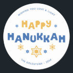Liebe und Licht "Happy Hanukkah" Runder Aufkleber<br><div class="desc">Personalisiertes Hanukkah Design.</div>