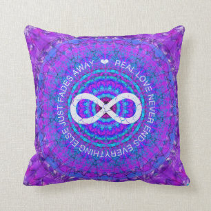 Liebe-Unendlichkeit funky lila Mandala Kissen