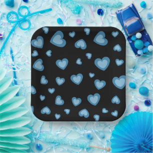 LIEBE VALENTINE PARTY MIT HERZPAPIERPAPIERTELLERN PAPPTELLER