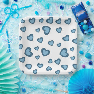 LIEBE VALENTINE PARTY MIT HERZPAPIERPAPIERTELLERN PAPPTELLER