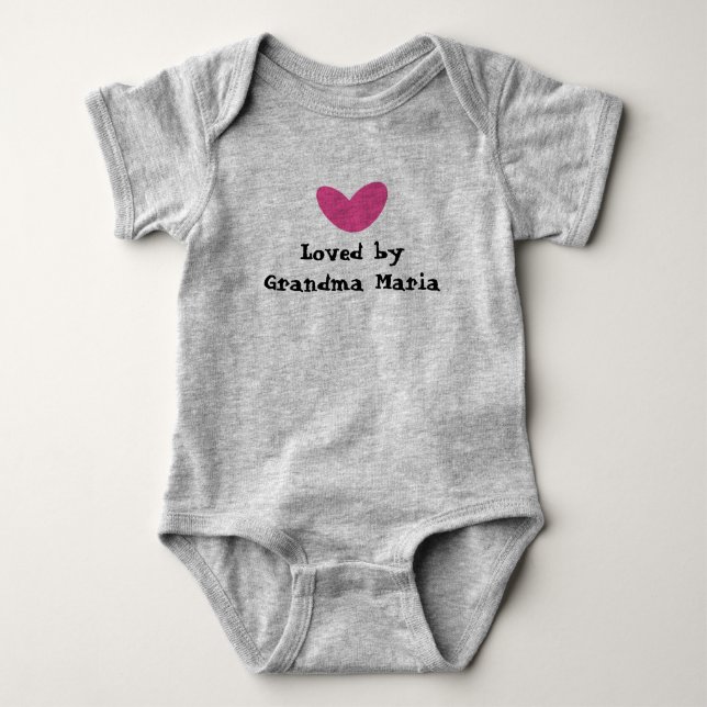 Liebe von Oma Pink Herz Baby Strampler (Vorderseite)