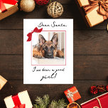 Liebe Weihnachtsmann Niedlich Begleiter Weihnachte Feiertagspostkarte<br><div class="desc">Diese niedliche und lustige Holiday Grußkarte mit einem quadratischen Foto mit dem roten Bandbogen oben, der wie ein Weihnachtsgeschenk aussieht, und einem lustigen Grußtext in einem modernen handgeschriebenen Drehbuch "Lieber Weihnachtsmann, ich bin ein gutes Mädchen". Die "Girl" Textvorlage kann durch den"Jungen" ersetzt werden! Die Rückseite zeigt Ihren eigenen Text in...</div>
