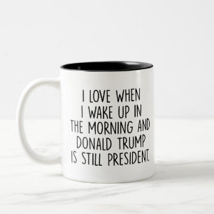 Liebe Wenn ich morgens aufstehe und Trump Präsiden Zweifarbige Tasse