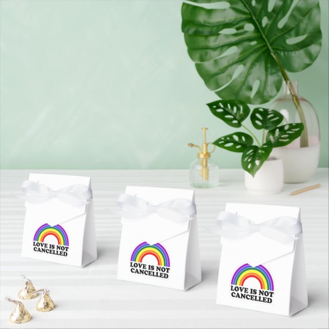 Liebe wird nicht im Monat des Rainbow LGBT Pride a Geschenkschachtel (Zahlreiche)