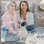 Liebe ya wie ein Schwestermodell für ein benutzerd<br><div class="desc">Dieses Foto Puzzle ist ein besonderes Geschenk für einen guten Freund oder eine Großfamilie. Die Fotovorlage ist für Sie bereit, ein eigenes Foto hinzuzufügen. Das Set ist für Sie bereit. Ihr Foto wird mit den Worten "Liebe ya like a Bruce" überlagert, in Handschrift und skurrile Typografie auf einem halbtransparenten weißen...</div>
