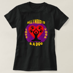Liebe Yoga und ein Hund   Lustiger Spruch T-Shirt