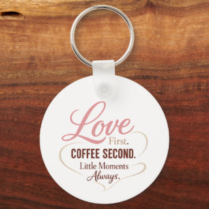 Liebe zuerst Kaffee zweitens Mama-Leben-Typografie Schlüsselanhänger