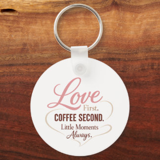 Liebe zuerst Kaffee zweitens Mama-Leben-Typografie Schlüsselanhänger