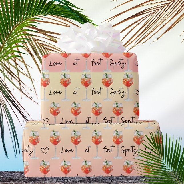 Liebe zum ersten Spritz Watercolor Orange Cocktail Geschenkpapier (Von Creator hochgeladen)