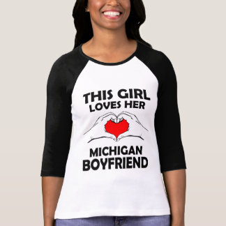 Lieben dieses Mädchens ihr Michigan-Freund T-Shirt
