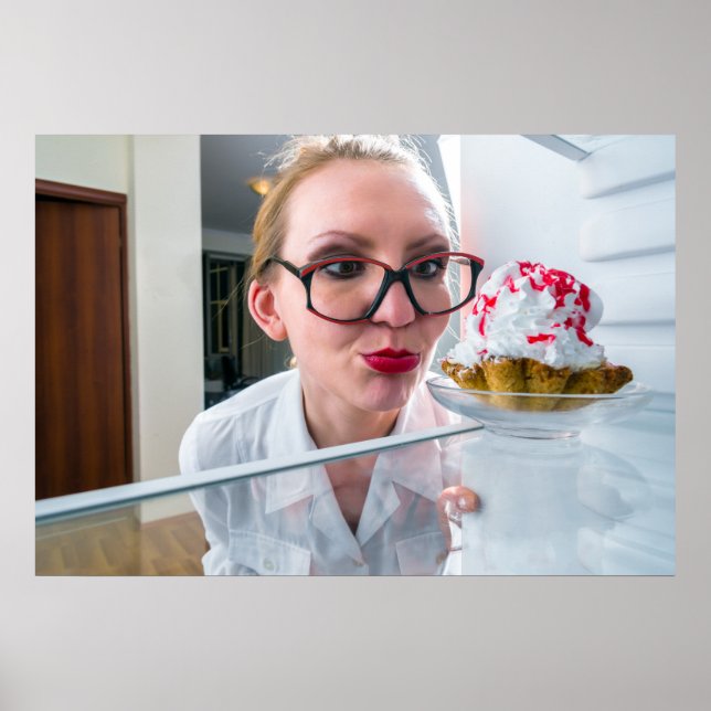 Liebes Mädchen, das Kühlschrank sieht Poster (Vorne)