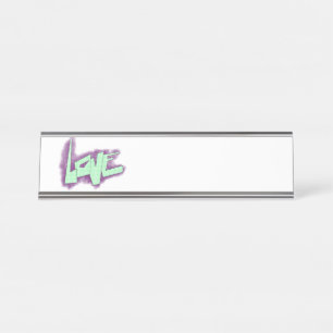 Liebesgraffiti lila grün mint typografie punkte schreibtischnamensplakette
