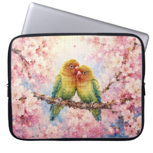 Liebesvögel im geometrischen Stil unter Kirschblüt Laptopschutzhülle