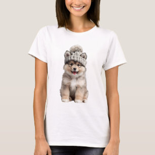Liebevoller flauschiger Welpe mit grauer Strickmüt T-Shirt