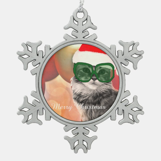 Liebliche Katze mit Weihnachtsmannmütze Schneeflocken Zinn-Ornament (Vorderseite)