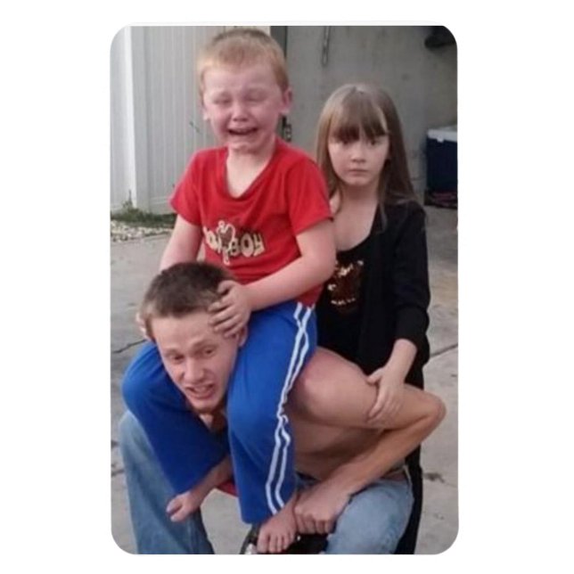 Liebliche Kinder auf Tricksereien Magnet (Vertikal)